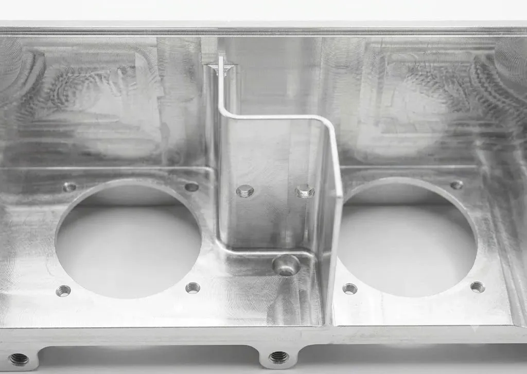 Precision aluminum thin-wall internal partition wall details machined via multi-axis CNC milling by FIWOK METALWORKS